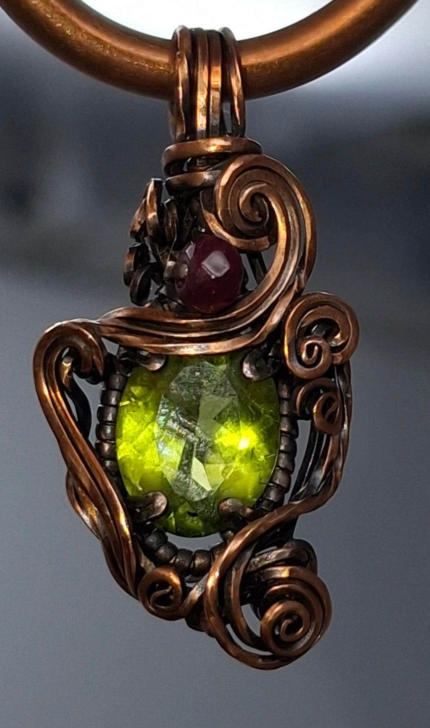 Copper necklace with Peridot and dyed jade