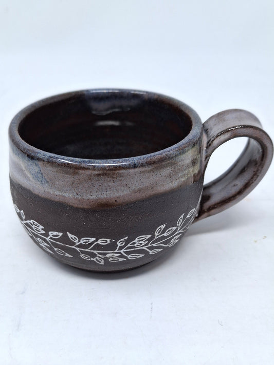 Small mug with vine