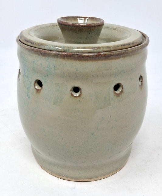 Small green garlic pot
