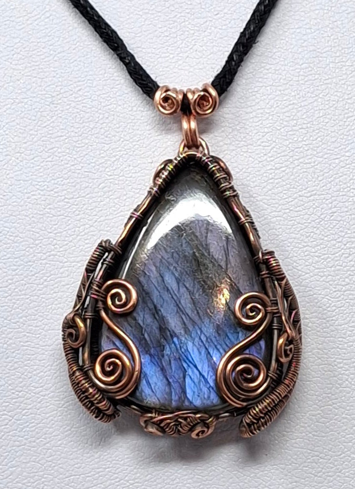 Copper necklace with purple labradorite
